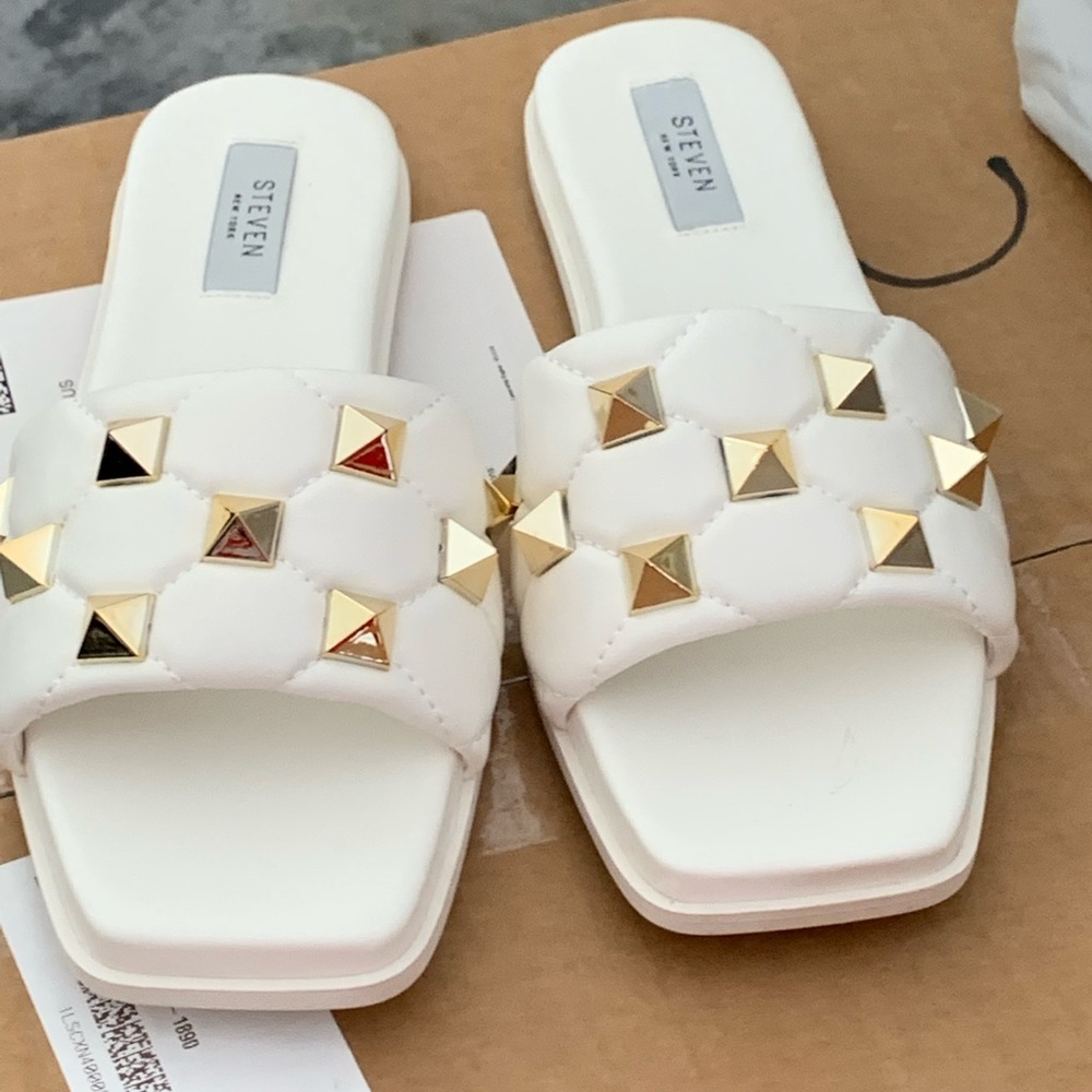 Steven New York Yuri White slide sandals. Size 9